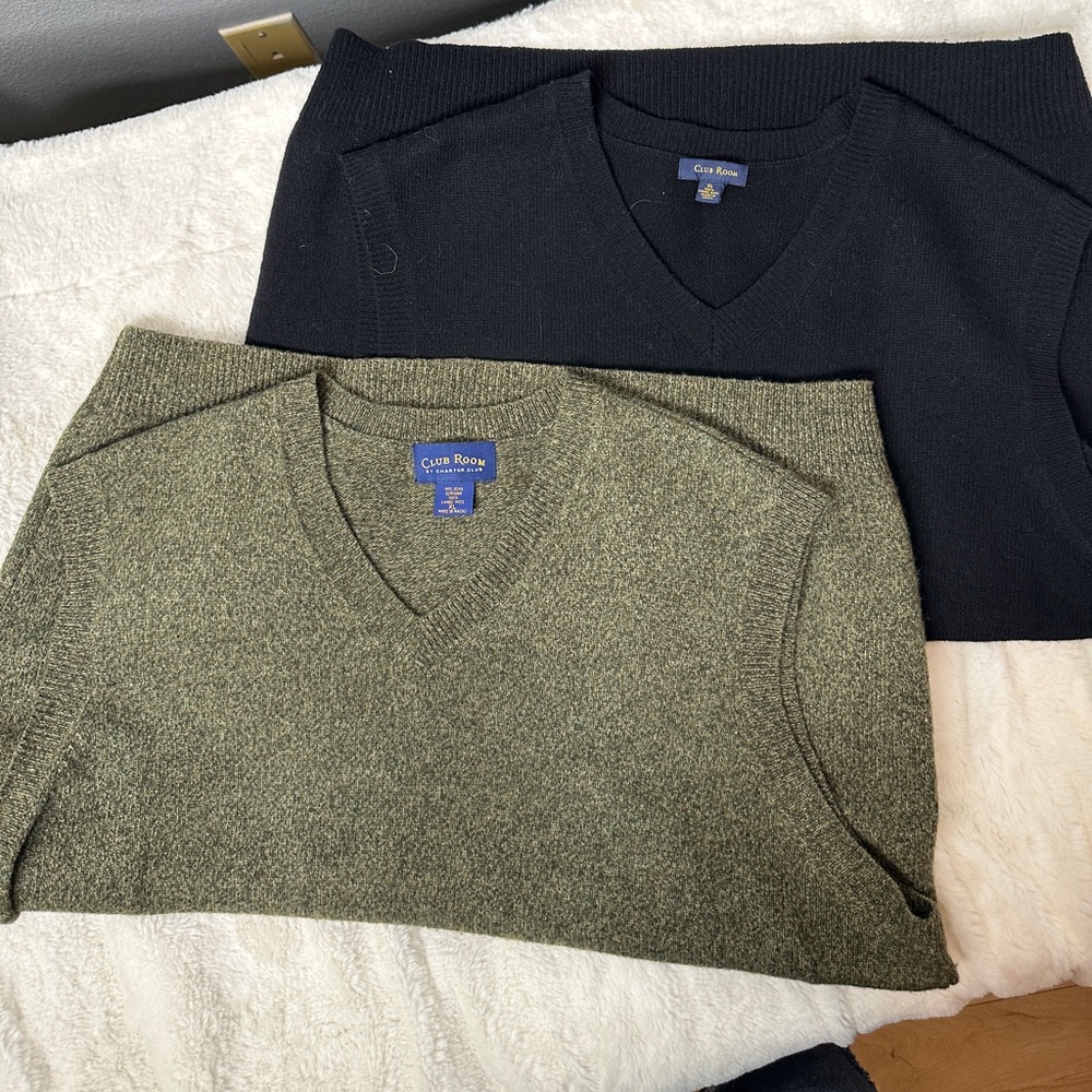 2 men’s charter club wool vests